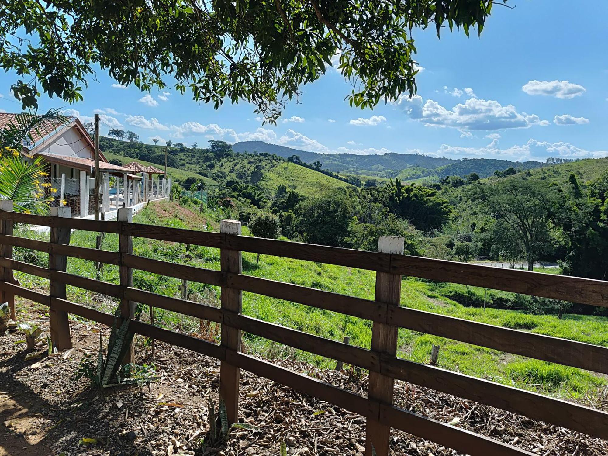 Pousada Irmaos Oliveira Lindóia Esterno foto
